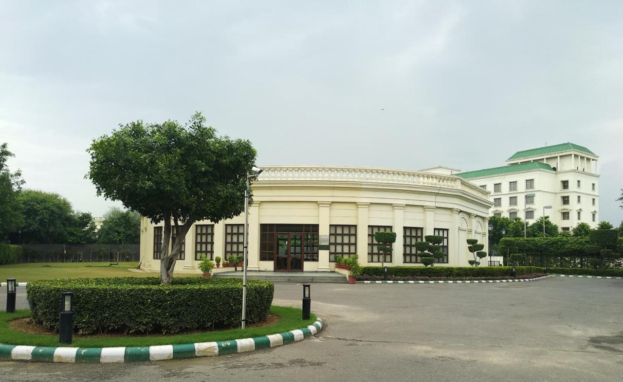 Hotel Dlf Club 3 Gurgaon Exterior foto